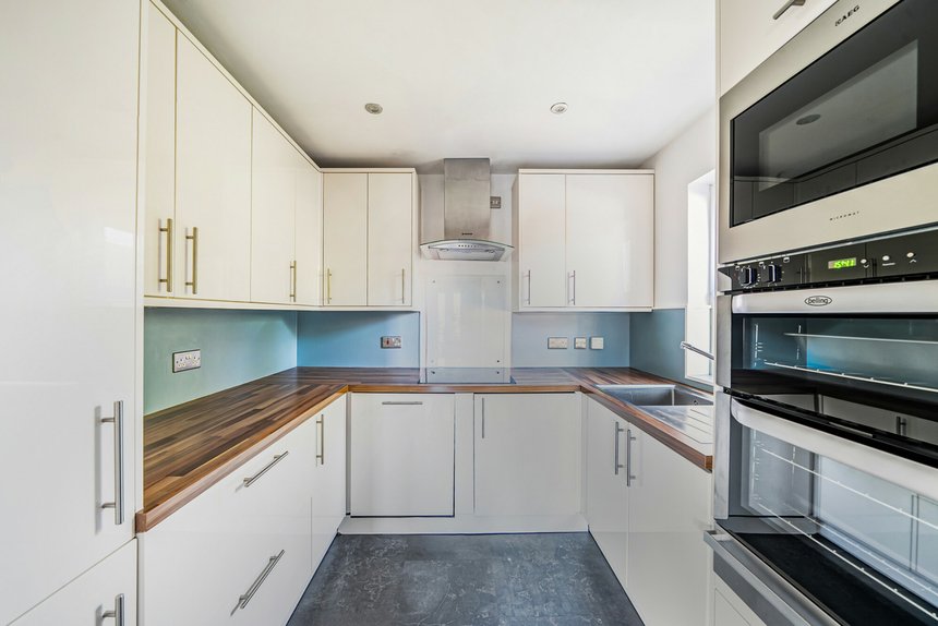 for sale centennial court london 41070 - Gibbs Gillespie