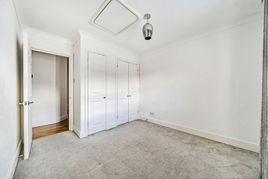 for sale centennial court london 41070 - Gibbs Gillespie