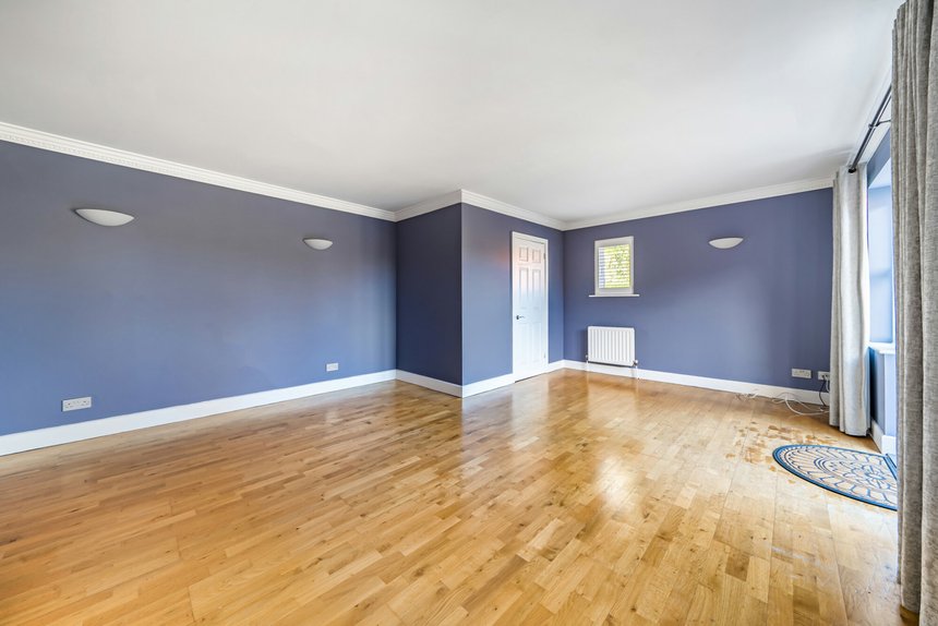 for sale centennial court london 41070 - Gibbs Gillespie