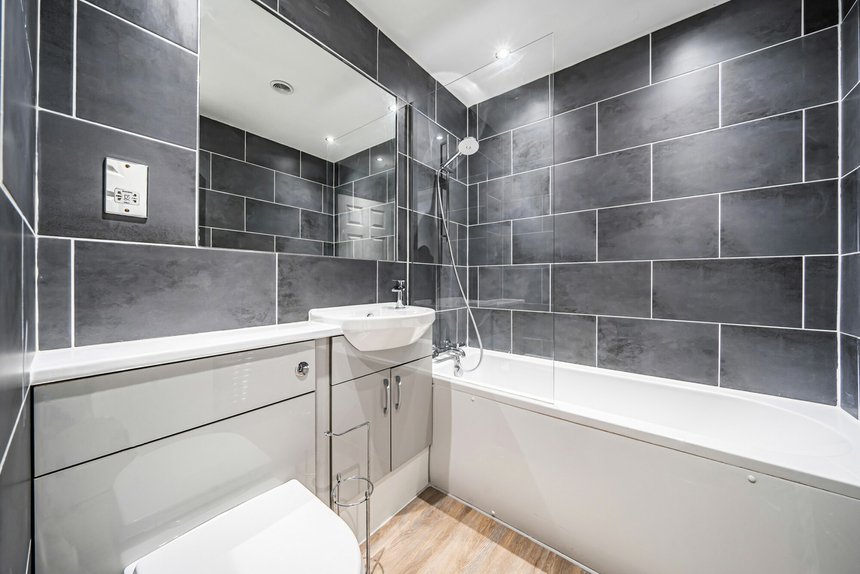 for sale centennial court london 41070 - Gibbs Gillespie