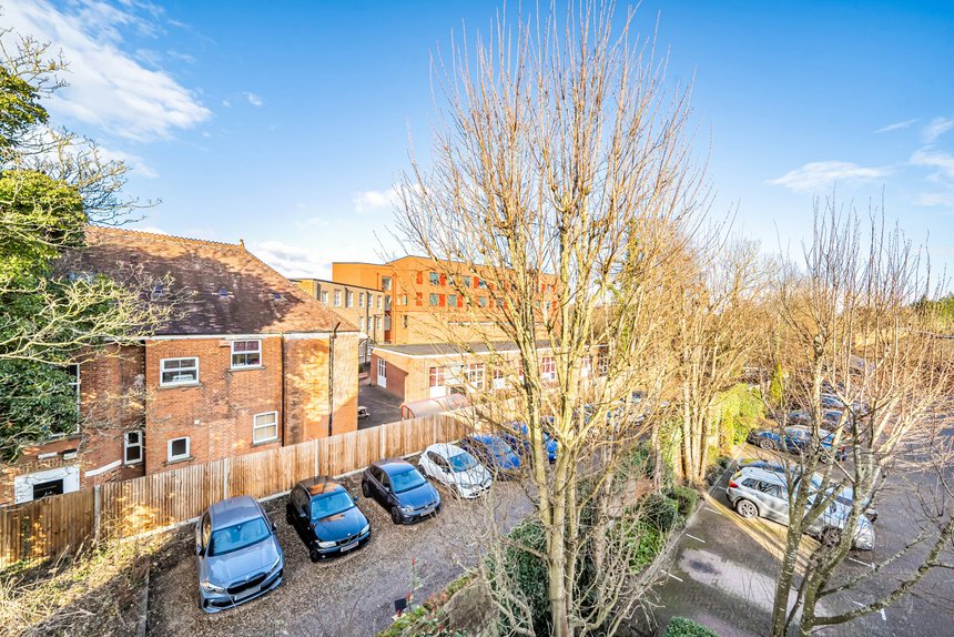 for sale centennial court london 41070 - Gibbs Gillespie