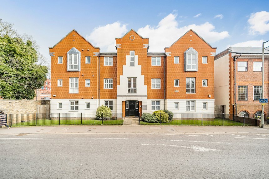 for sale centennial court london 41070 - Gibbs Gillespie