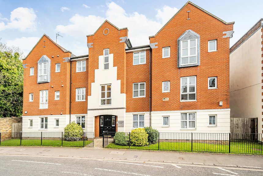 for sale centennial court london 41070 - Gibbs Gillespie