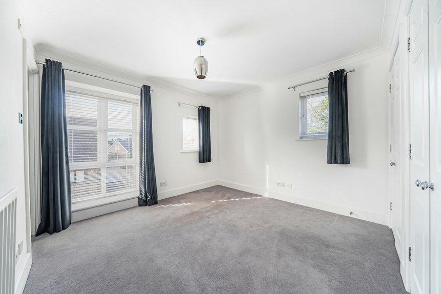 for sale centennial court london 41070 - Gibbs Gillespie