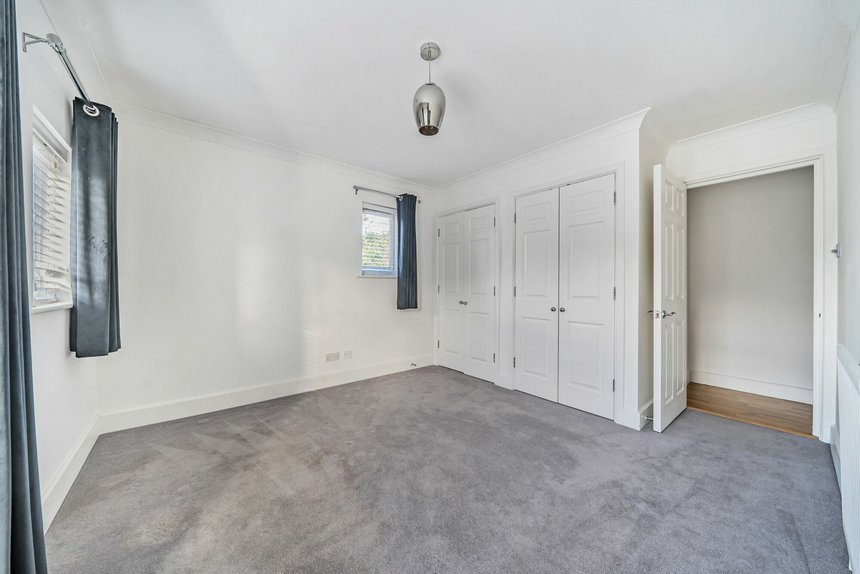 for sale centennial court london 41070 - Gibbs Gillespie