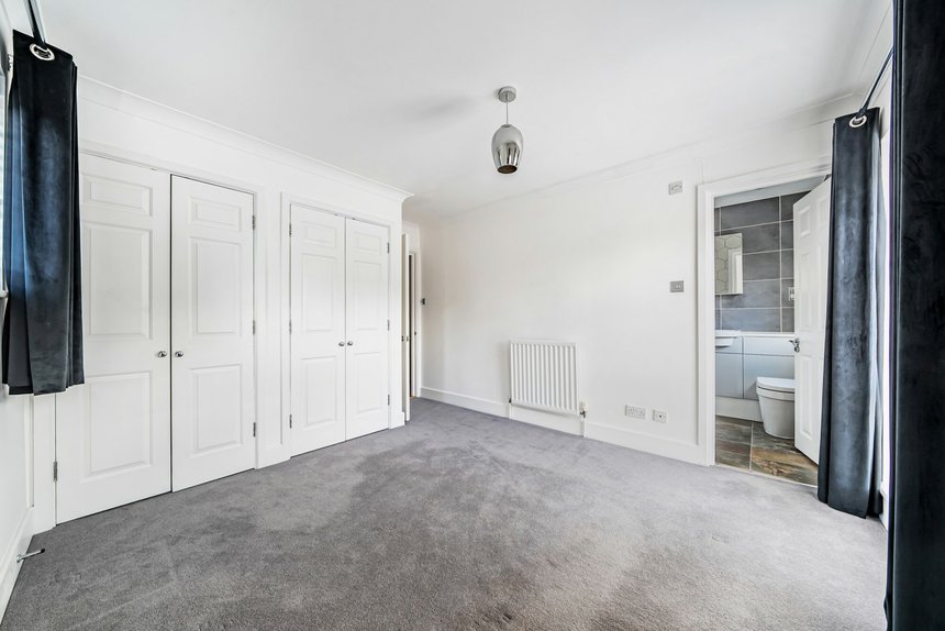 for sale centennial court london 41070 - Gibbs Gillespie