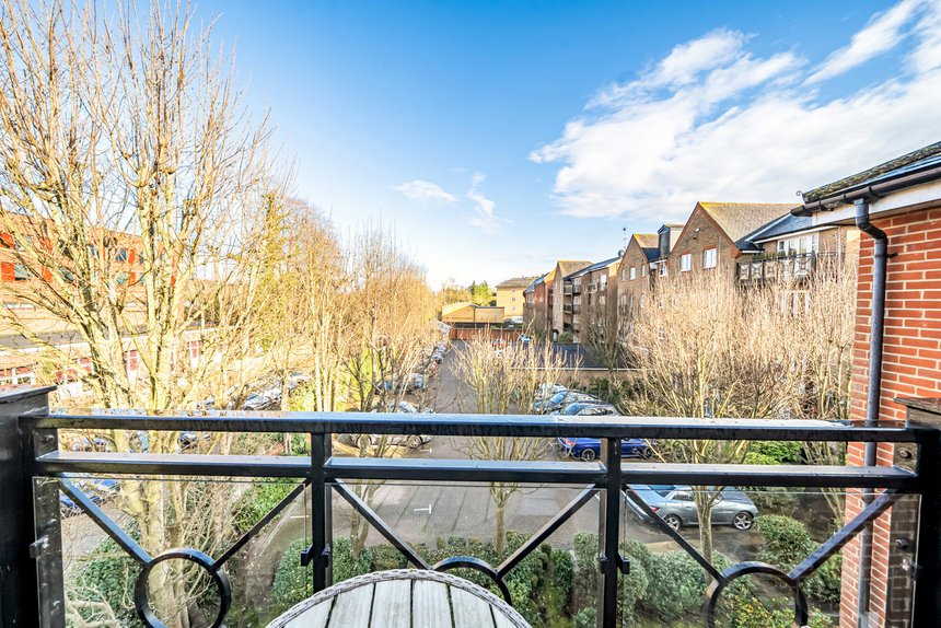 for sale centennial court london 41070 - Gibbs Gillespie