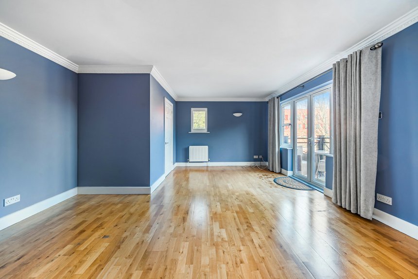 for sale centennial court london 41070 - Gibbs Gillespie