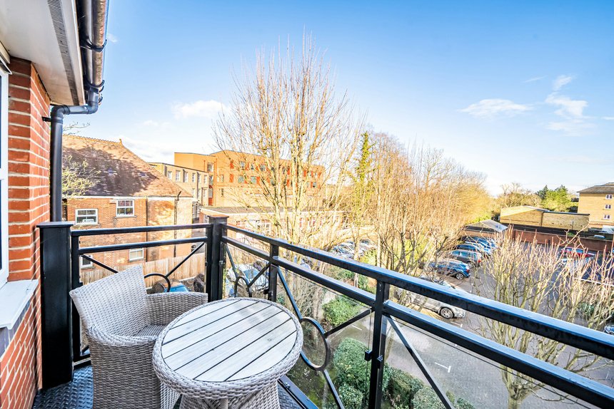 for sale centennial court london 41070 - Gibbs Gillespie