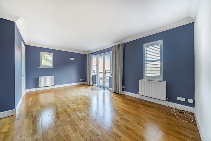for sale centennial court london 41070 - Gibbs Gillespie