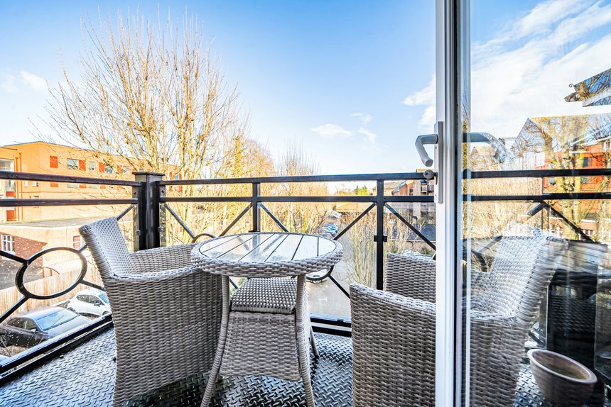 for sale centennial court london 41070 - Gibbs Gillespie