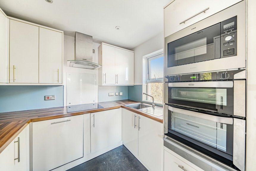 for sale centennial court london 41070 - Gibbs Gillespie