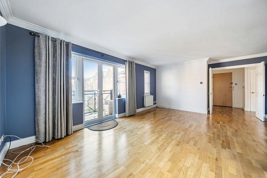 for sale centennial court london 41070 - Gibbs Gillespie