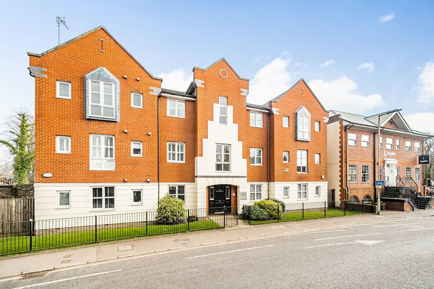 for sale centennial court london 41070 - Gibbs Gillespie