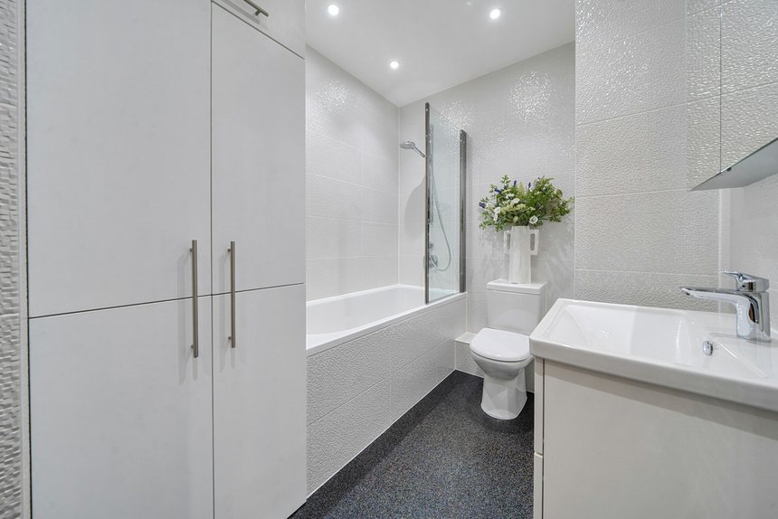 under offer grange park london 41359 - Gibbs Gillespie