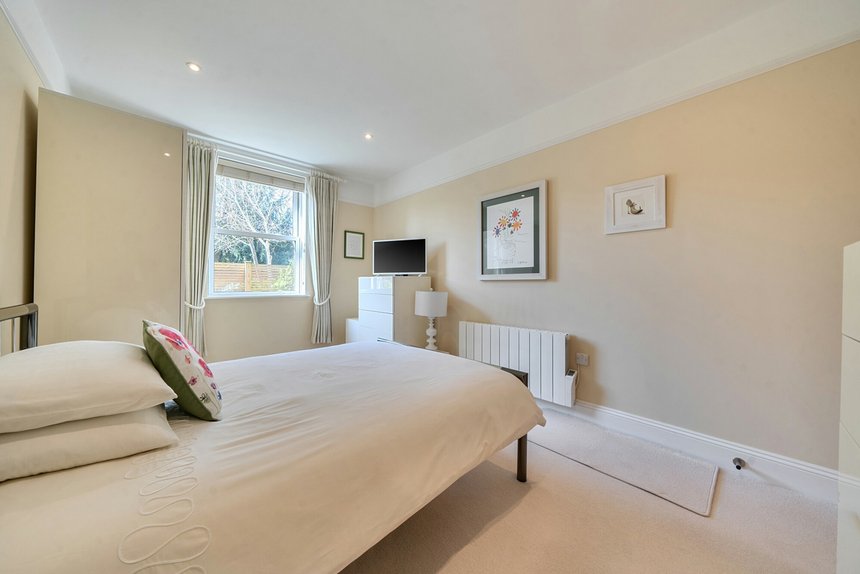 under offer grange park london 41359 - Gibbs Gillespie