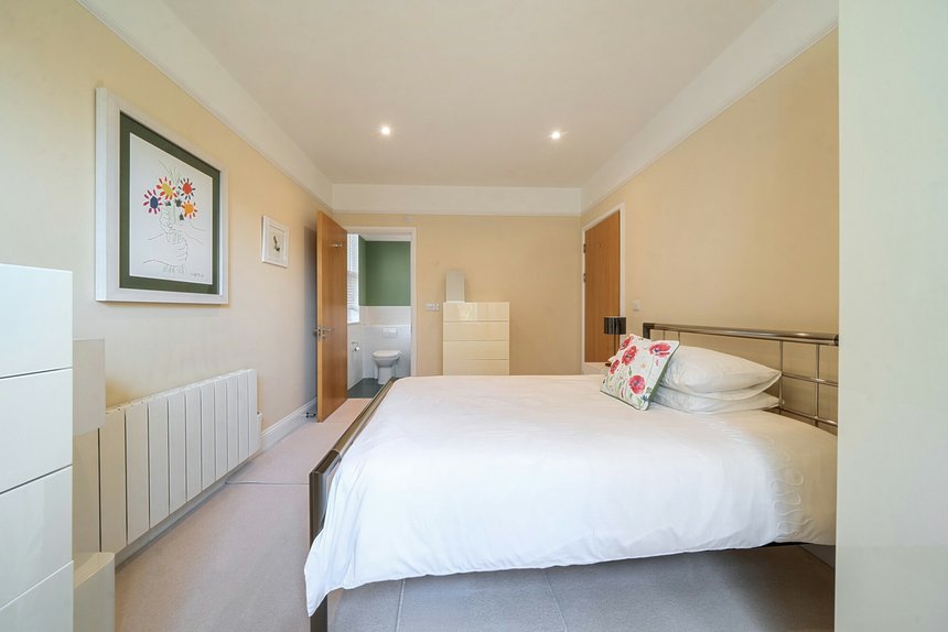 under offer grange park london 41359 - Gibbs Gillespie