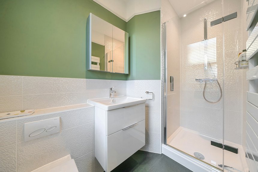 under offer grange park london 41359 - Gibbs Gillespie