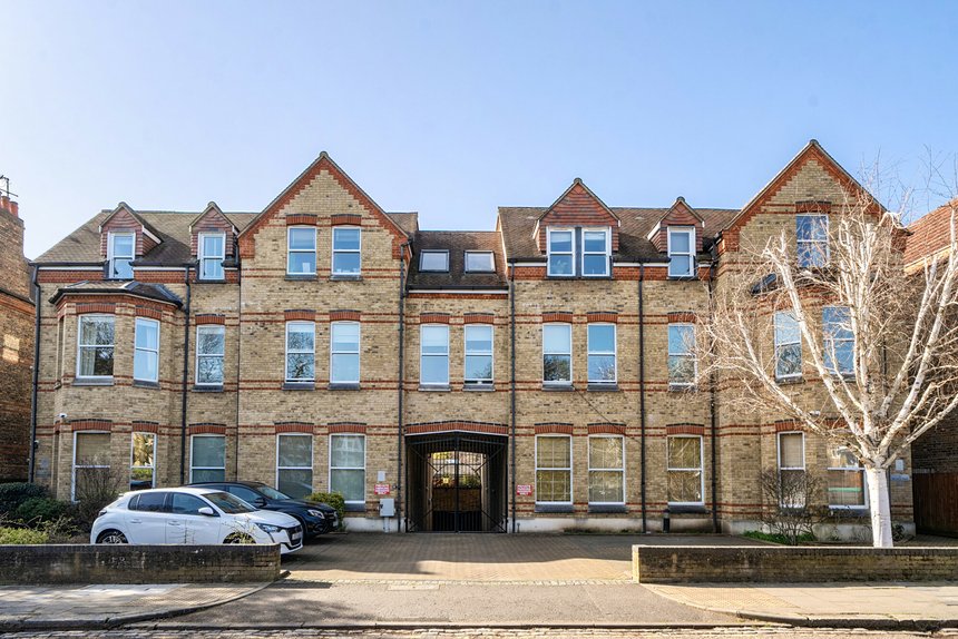 under offer grange park london 41359 - Gibbs Gillespie