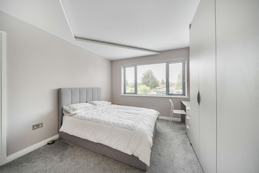 sold derwent avenue london 41404 - Gibbs Gillespie