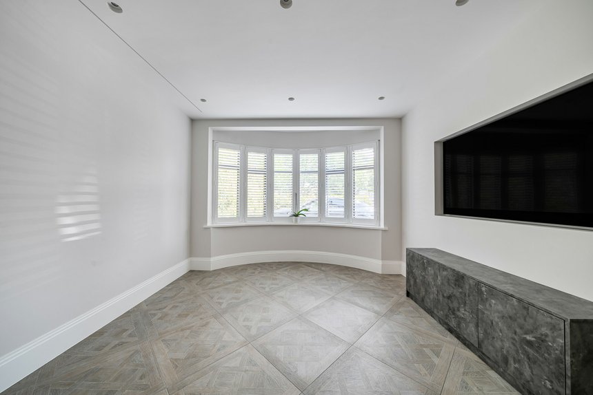 sold derwent avenue london 41404 - Gibbs Gillespie