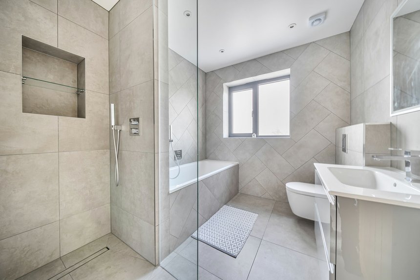 sold derwent avenue london 41404 - Gibbs Gillespie