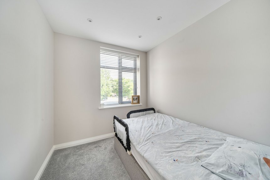 sold derwent avenue london 41404 - Gibbs Gillespie