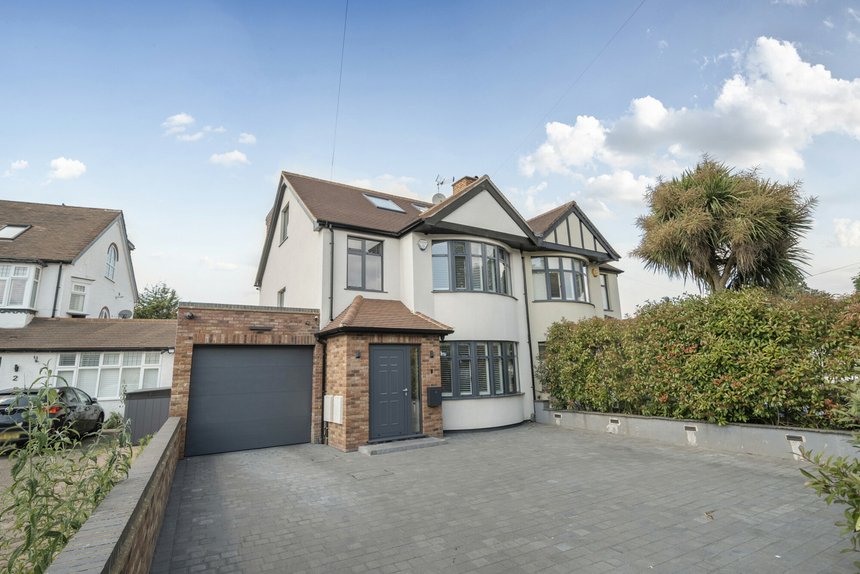 sold derwent avenue london 41404 - Gibbs Gillespie