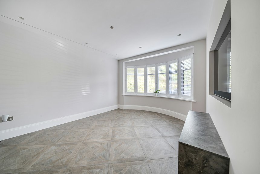 sold derwent avenue london 41404 - Gibbs Gillespie