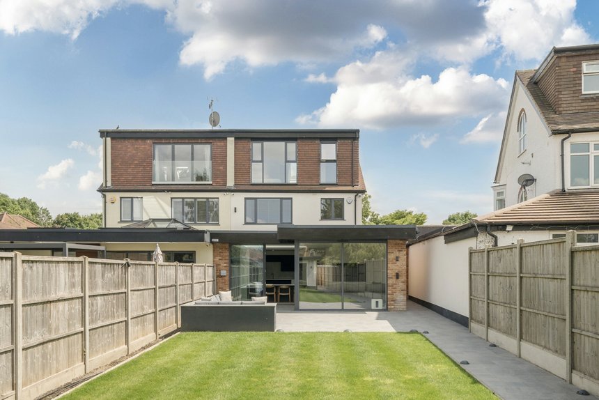 sold derwent avenue london 41404 - Gibbs Gillespie