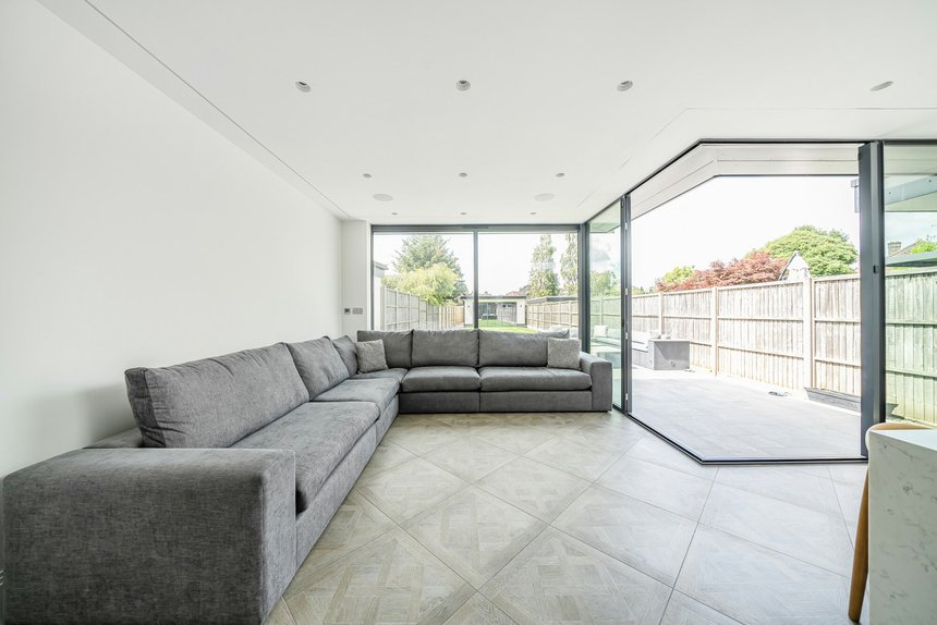 sold derwent avenue london 41404 - Gibbs Gillespie