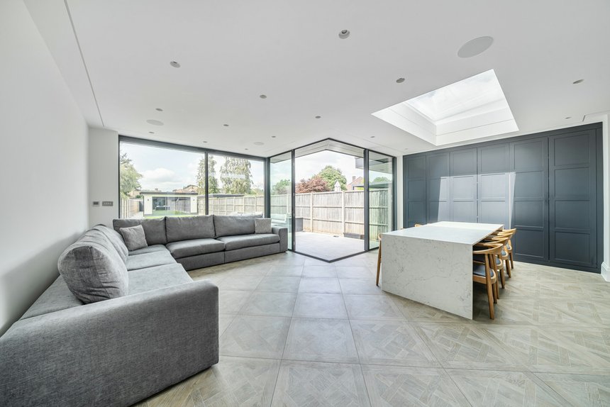 sold derwent avenue london 41404 - Gibbs Gillespie