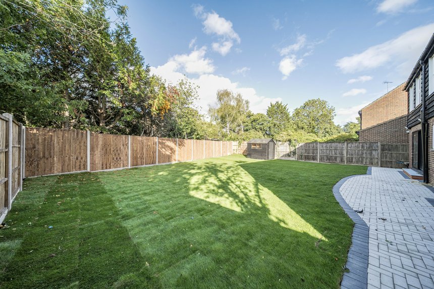 under offer grove farm park london 41477 - Gibbs Gillespie