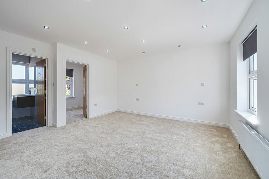 under offer grove farm park london 41477 - Gibbs Gillespie