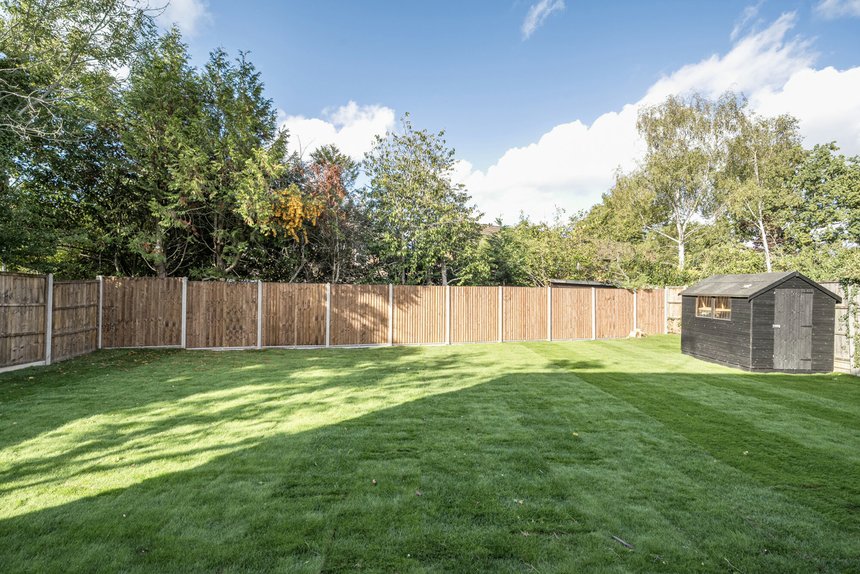 under offer grove farm park london 41477 - Gibbs Gillespie