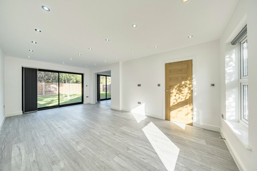 under offer grove farm park london 41477 - Gibbs Gillespie