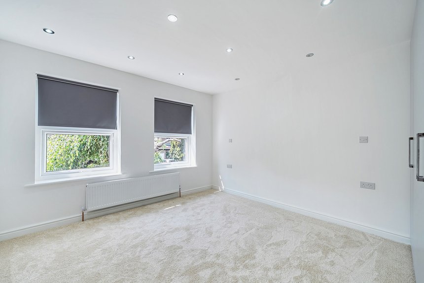 under offer grove farm park london 41477 - Gibbs Gillespie