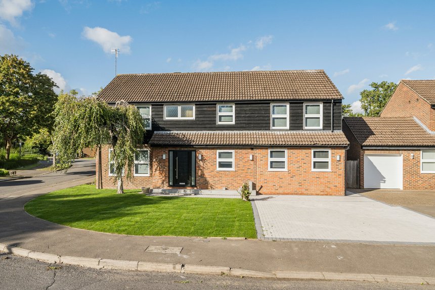 under offer grove farm park london 41477 - Gibbs Gillespie