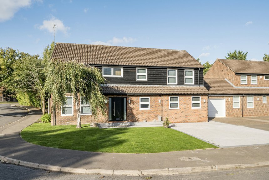 under offer grove farm park london 41477 - Gibbs Gillespie