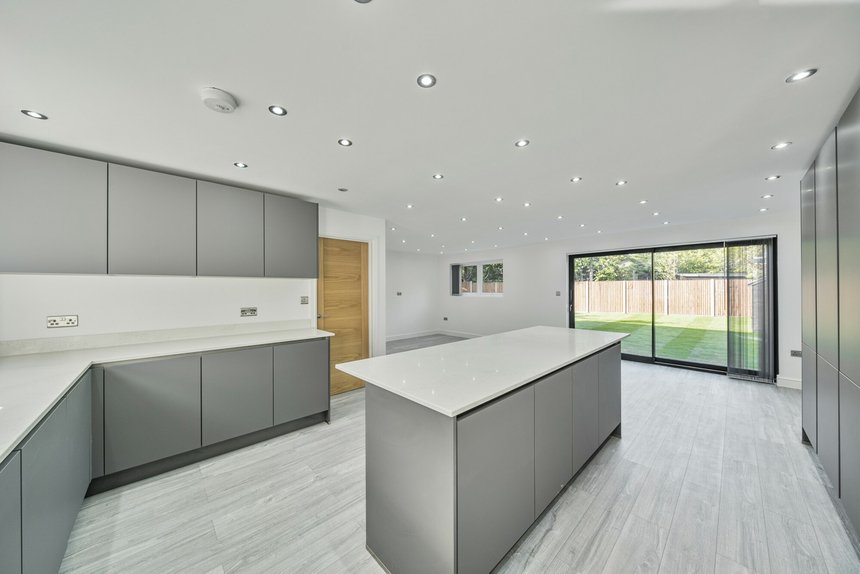 under offer grove farm park london 41477 - Gibbs Gillespie