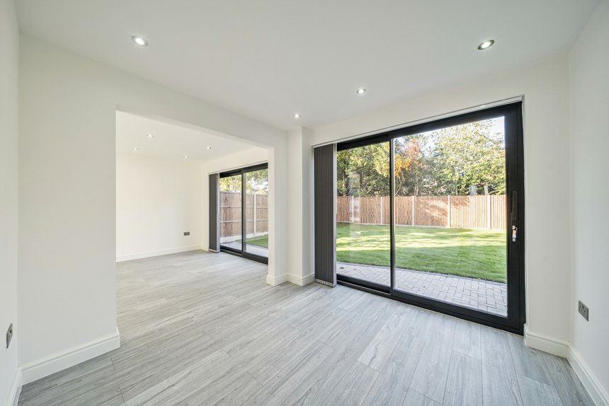 under offer grove farm park london 41477 - Gibbs Gillespie