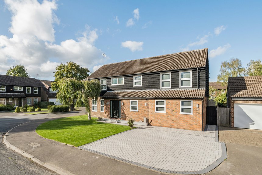 under offer grove farm park london 41477 - Gibbs Gillespie