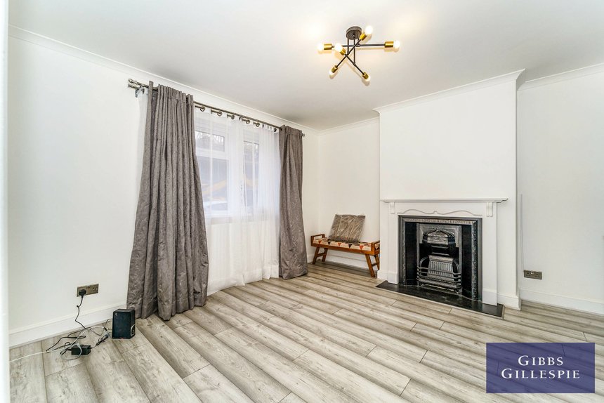 to let cherry crescent london 41486 - Gibbs Gillespie