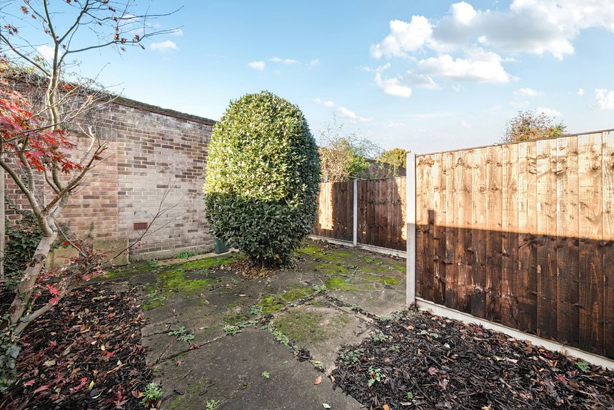 under offer gervis court london 41562 - Gibbs Gillespie