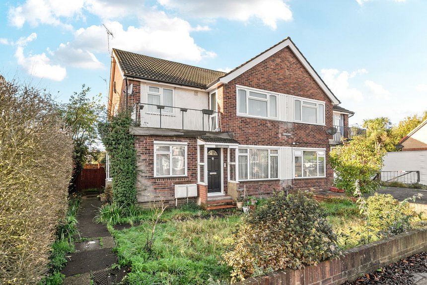 under offer gervis court london 41562 - Gibbs Gillespie