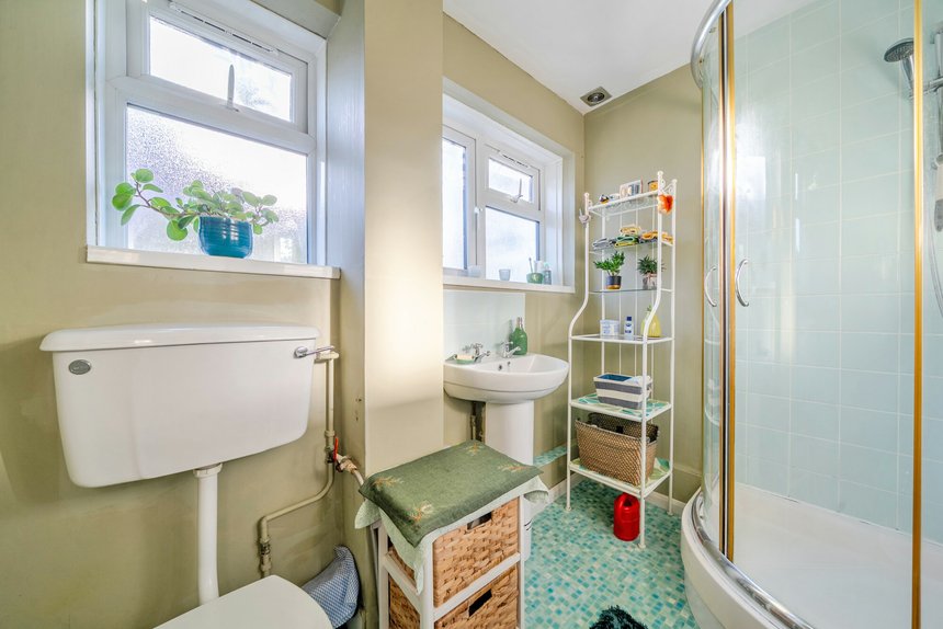 under offer gervis court london 41562 - Gibbs Gillespie