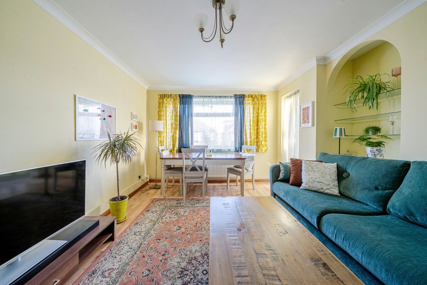 under offer gervis court london 41562 - Gibbs Gillespie