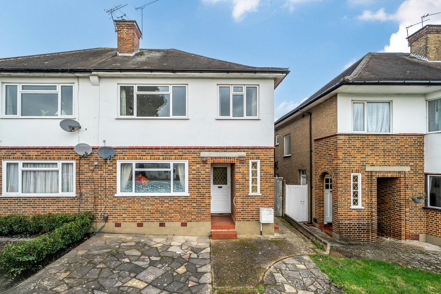 under offer holwell place london 41617 - Gibbs Gillespie