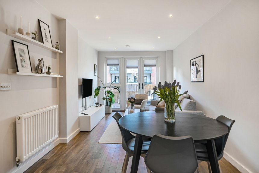 sold reynard way london 41774 - Gibbs Gillespie