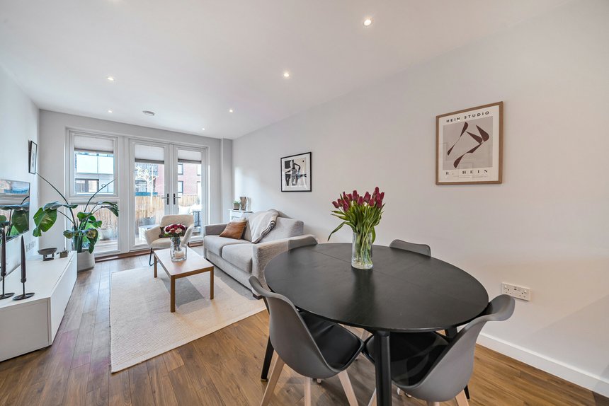 sold reynard way london 41774 - Gibbs Gillespie